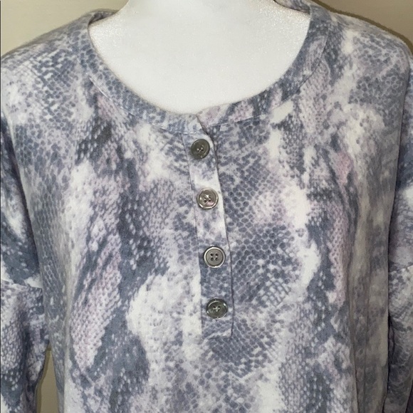 ADY P Soft Knit Snake Print Henley Size Small - Picture 4 of 7